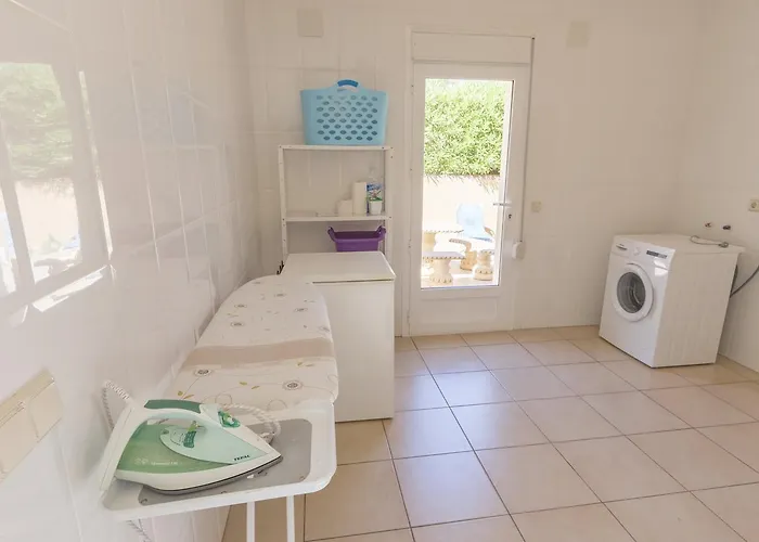 Chris, Area Of - By Villamar 빌라 *